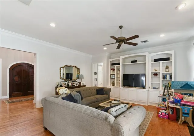 Photo 3 of Sale Pending at 3501 Lake Kristin Dr, Gretna, LA 70056 | MLS# 2541697 | Listing updated on 2026-10-01