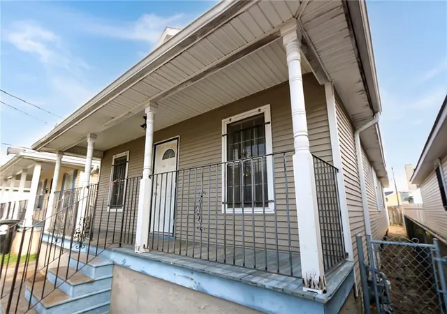 Photo 3 of Sale Pending at 1624 S Saratoga St, New Orleans, LA 70113 | MLS# 2542560 | Listing updated on 2026-08-14