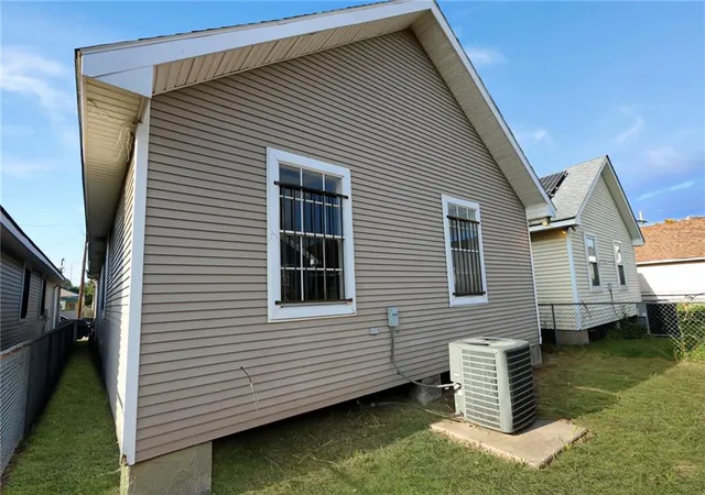 Photo 3 of Sale Pending at 1624 S Saratoga St, New Orleans, LA 70113 | MLS# 2542560 | Listing updated on 2026-08-14