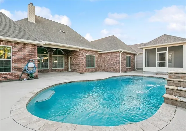 Photo 3 of Sale Pending at 558 Cypress Dr, Luling, LA 70070 | MLS# 2542836 | Listing updated on 2026-08-18