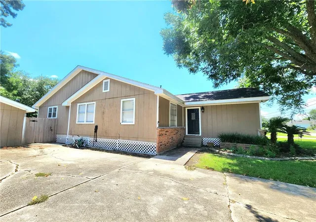 Photo 2 of Single family home for sale at 104 Delta St, Belle Chasse, LA 70037 | MLS# 2543730 | Listing updated on 2026-08-14