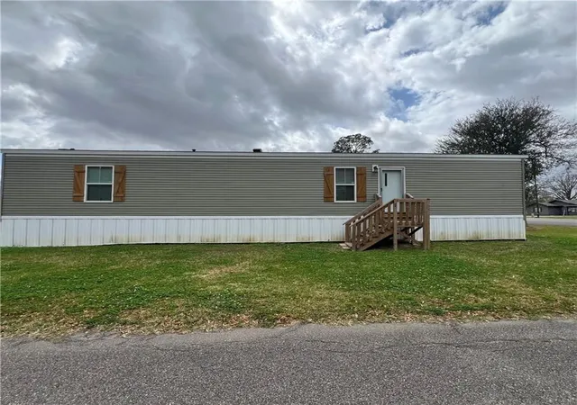 Photo 1 of Single family home for sale at 102 Gibson St, Raceland, LA 70394 | MLS# 2543919 | Listing updated on 2026-08-10