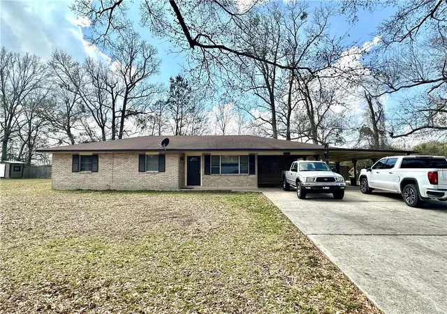 Photo 1 of Sale Pending at 40055 Hickory Ln, Ponchatoula, LA 70454 | MLS# 2545612 | Listing updated on 2026-08-18
