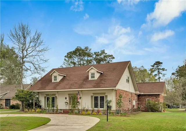 1st image of 925 Winona Dr, Mandeville, LA 70471 | MLS# 2546993