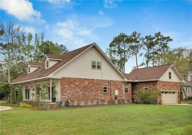 3rd image of 925 Winona Dr, Mandeville, LA 70471 | MLS# 2546993