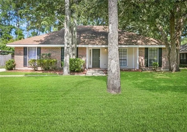 Photo 2 of Single family home for sale at 564 Manchester Dr, Slidell, LA 70461 | MLS# 2545575 | Listing updated on 2026-08-07