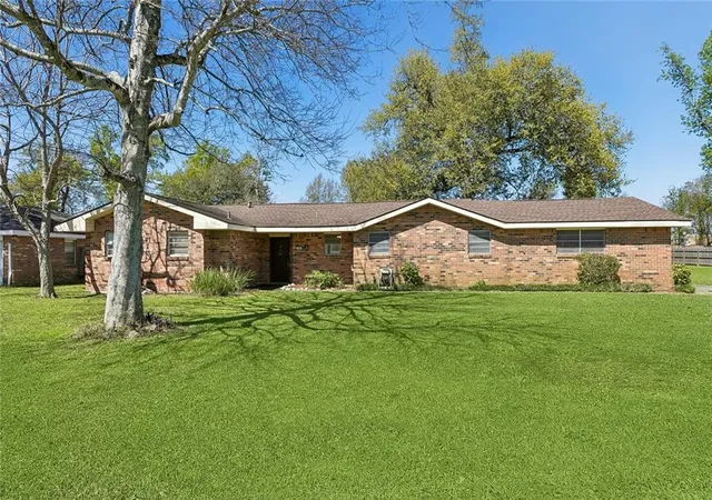 Photo 1 of Single family home for sale at 300 Maryland Dr, Luling, LA 70070 | MLS# 2547291 | Listing updated on 2026-08-06