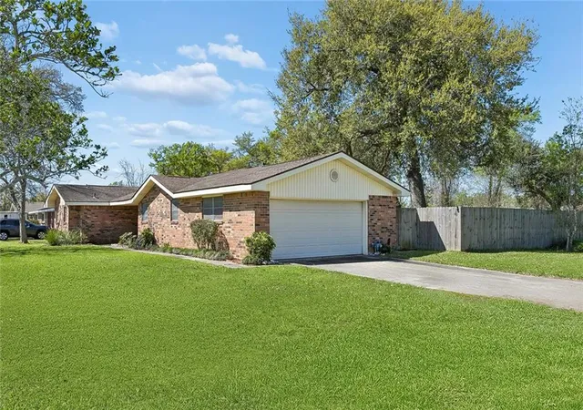 Photo 2 of Single family home for sale at 300 Maryland Dr, Luling, LA 70070 | MLS# 2547291 | Listing updated on 2026-08-06