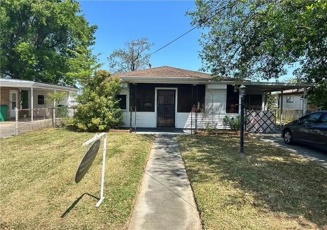 Photo 1 of Single family home for sale at 1613 Stafford St, Gretna, LA 70053 | MLS# 2546653 | Listing updated on 2026-08-13