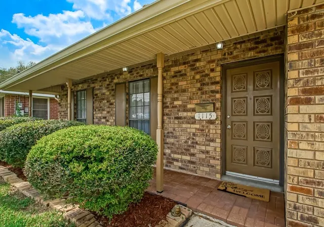 Photo 3 of Single family home for sale at 1115 Hudson St, Kenner, LA 70062 | MLS# 2549704 | Listing updated on 2026-08-09