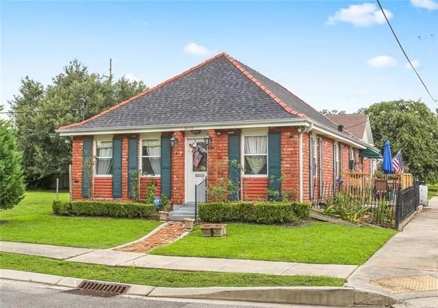 Photo 1 of Single family home for sale at 6624 Center St, New Orleans, LA 70124 | MLS# 2550641 | Listing updated on 2026-08-15
