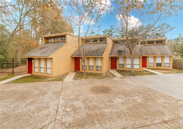 Photo 2 of Sale Pending at 44 Whitamar Dr, Hammond, LA 70401 | MLS# 2550398 | Listing updated on 2026-08-19