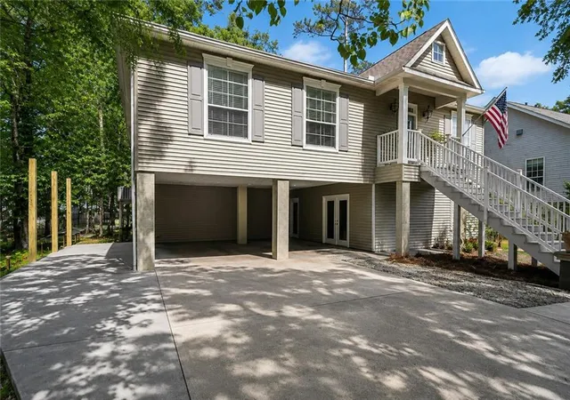 Photo 2 of Single family home for sale at 717 Woodridge Blvd, Mandeville, LA 70471 | MLS# 2552373 | Listing updated on 2026-08-24