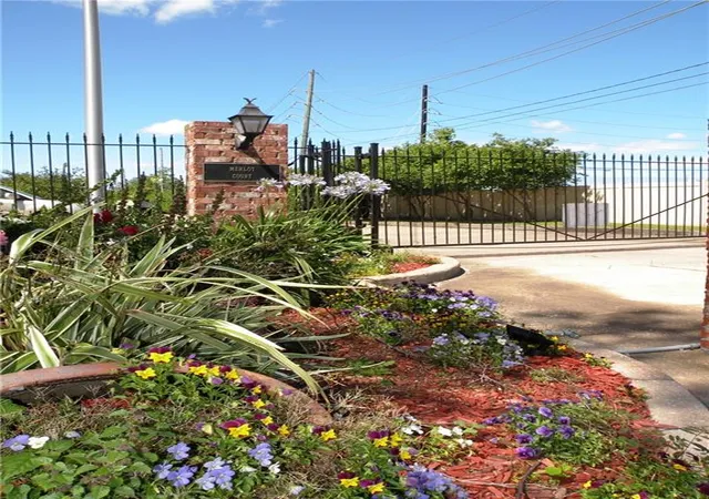 Photo 2 of Townhouse for sale at 9 W Nouveau Ln, Metairie, LA 70003 | MLS# 2551371 | Listing updated on 2026-08-18