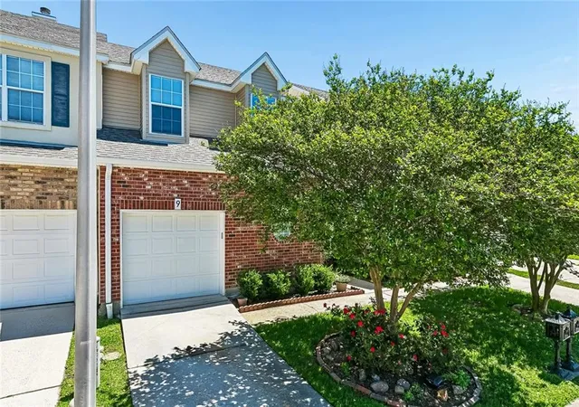 Photo 3 of Townhouse for sale at 9 W Nouveau Ln, Metairie, LA 70003 | MLS# 2551371 | Listing updated on 2026-08-18