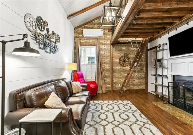 Listing Photo 5 - Condo for sale in building located at 2338 Magazine St, New Orleans, LA 70130 - Unit #9
