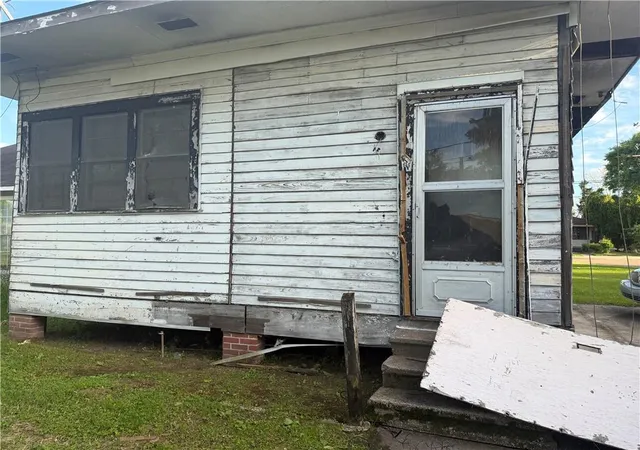Photo 3 of Single family home for sale at 2005 Fairchild St, Baton Rouge, LA 70807 | MLS# 2551827 | Listing updated on 2026-08-19