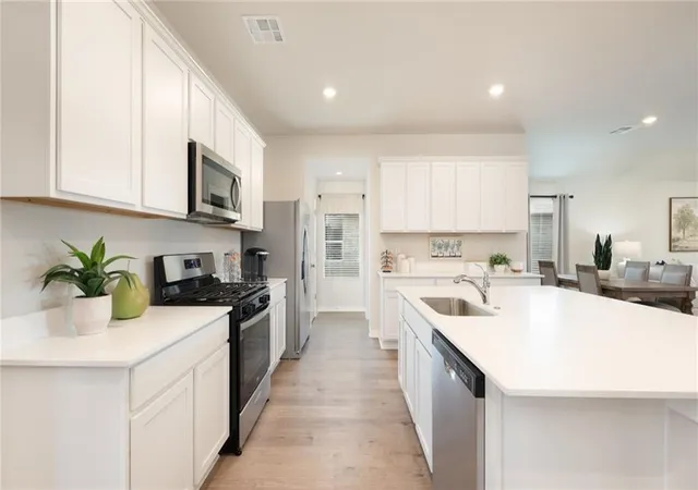 Photo 2 of Sale Pending at 5172 Spillway Manor Dr, Slidell, LA 70461 | MLS# 2553197 | Listing updated on 2026-08-10