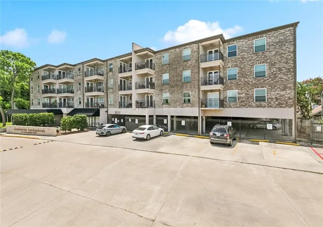 Condo for sale at 500 Lake Marina Ave #322, New Orleans, LA 70124 | MLS# 2553020