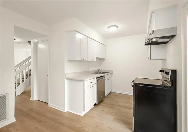 Listing Photo 4 - Condo for sale in building located at 537 Cedarwood Dr, Mandeville, LA 70471 - Unit #537