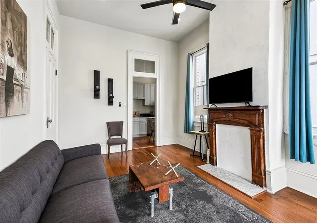 Listing Photo 4 - Condo for sale in building located at 1426 Carondelet St, New Orleans, LA 70130