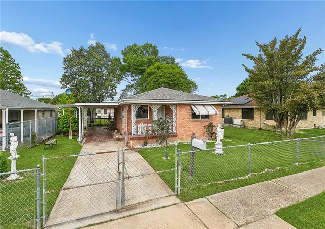 3rd image of 2336 Plaza Dr, Chalmette, LA 70043 | MLS# 2550464