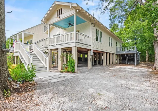 Photo 4 of Single family home for sale at 406 Carroll St, Mandeville, LA 70448 | MLS# 2553648 | Listing updated on 2026-08-12