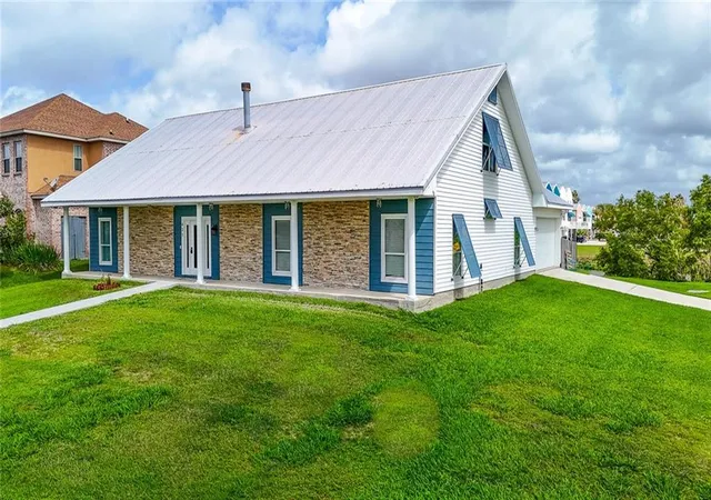 1st image of 425 Moonraker Dr, Slidell, LA 70458 | MLS# 2552813