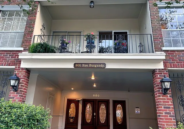2nd image of 800 Rue Burgundy St, Metairie, LA 70005