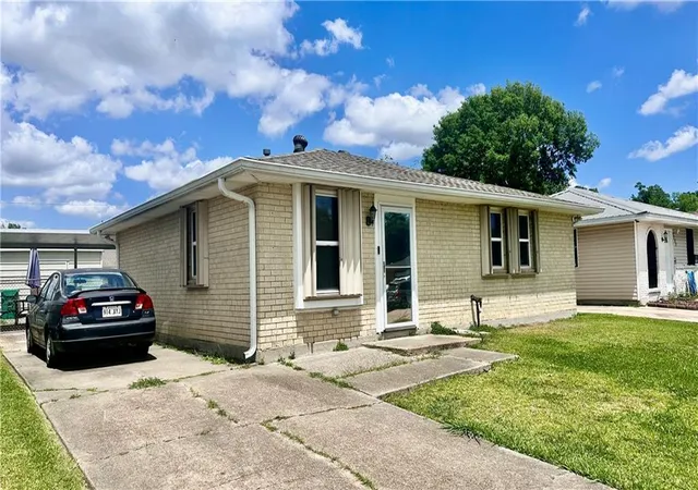 Photo 2 of Single family home for sale at 2736 Isabelle Dr, Marrero, LA 70072 | MLS# 2554859 | Listing updated on 2026-08-12