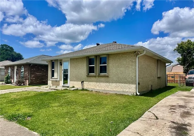 Photo 3 of Single family home for sale at 2736 Isabelle Dr, Marrero, LA 70072 | MLS# 2554859 | Listing updated on 2026-08-12
