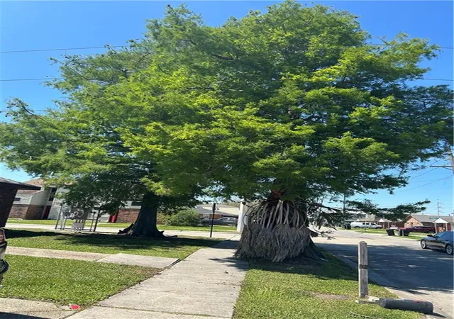Photo 3 of Multi family home for sale at 400 E Liberaux & Laplace St, Chalmette, LA 70043 | MLS# 2554410 | Listing updated on 2026-08-17