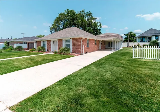2nd image of 313 Bear Dr, Arabi, LA 70032 | MLS# 2555222