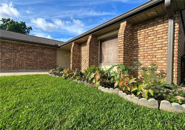 Photo 2 of Single family home for sale at 1605 Armagh Dr, Marrero, LA 70072 | MLS# 2549348 | Listing updated on 2026-08-14