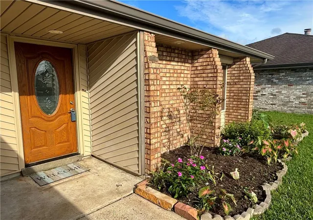 Photo 3 of Single family home for sale at 1605 Armagh Dr, Marrero, LA 70072 | MLS# 2549348 | Listing updated on 2026-08-14