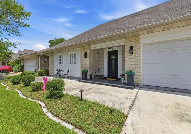 Photo 3 of Single family home for sale at 320 Eden Isles Blvd, Slidell, LA 70458 | MLS# 2555755 | Listing updated on 2026-08-19