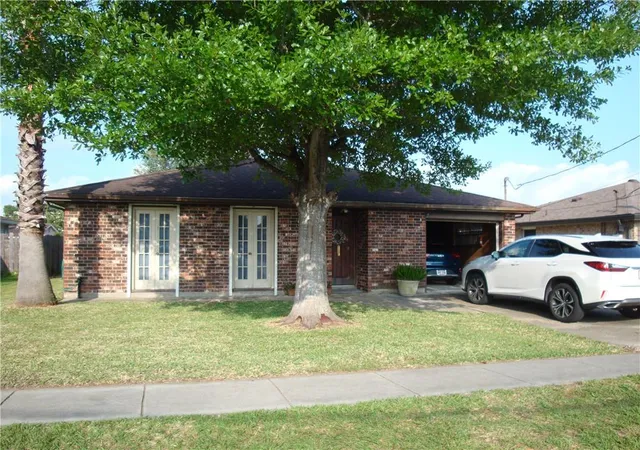 Photo 1 of Single family home for sale at 954 Oak Ave, Harahan, LA 70123 | MLS# 2555826 | Listing updated on 2026-08-10