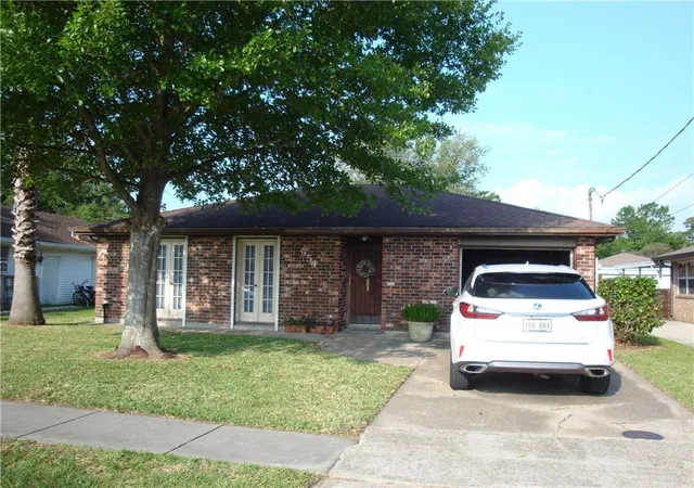 Photo 2 of Single family home for sale at 954 Oak Ave, Harahan, LA 70123 | MLS# 2555826 | Listing updated on 2026-08-10