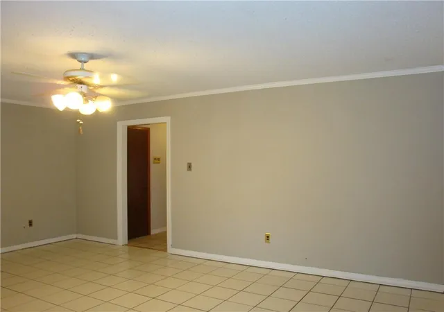 Photo 3 of Single family home for sale at 954 Oak Ave, Harahan, LA 70123 | MLS# 2555826 | Listing updated on 2026-08-10