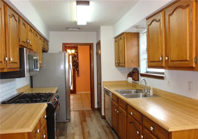 Photo 4 of Single family home for sale at 954 Oak Ave, Harahan, LA 70123 | MLS# 2555826 | Listing updated on 2026-08-10