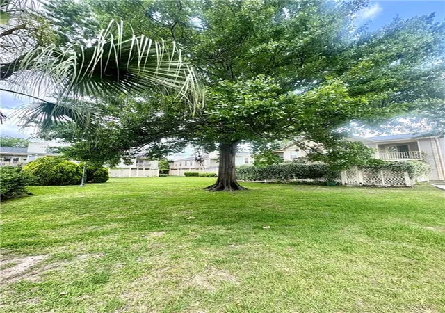 Listing Photo 2 - Condo for sale in building located at 3021 Audubon Trace, Jefferson, LA 70121 - Unit #3021