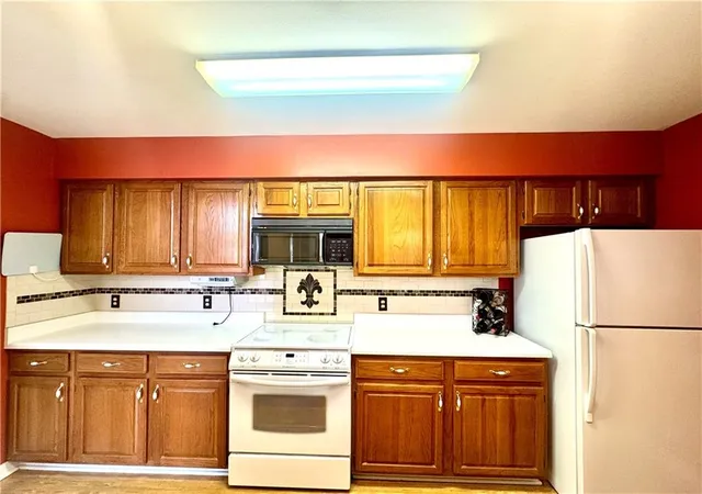 Listing Photo 5 - Condo for sale in building located at 3021 Audubon Trace, Jefferson, LA 70121 - Unit #3021