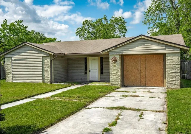 Photo 2 of Single family home for sale at 916 Melanie Dr, Sulphur, LA 70663 | MLS# 2556080 | Listing updated on 2026-08-07
