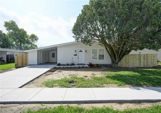 Photo 2 of Single family home for sale at 405 Bruce Ave, Terrytown, LA 70056 | MLS# 2556139 | Listing updated on 2026-08-13