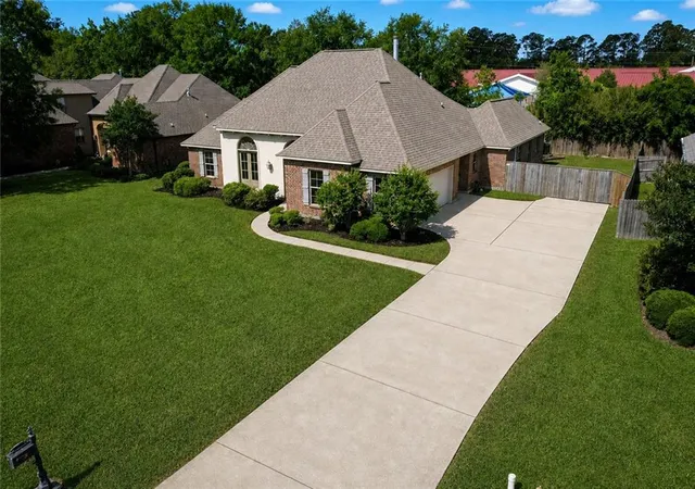 Photo 2 of Single family home for sale at 443 Clayton Ct, Slidell, LA 70461 | MLS# 2556259 | Listing updated on 2026-08-14