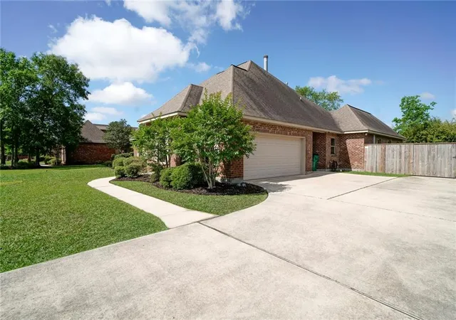 Photo 3 of Single family home for sale at 443 Clayton Ct, Slidell, LA 70461 | MLS# 2556259 | Listing updated on 2026-08-14