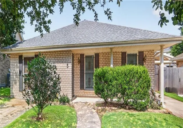 1st image of 5 Brittany Dr, Kenner, LA 70065 | MLS# 2553602