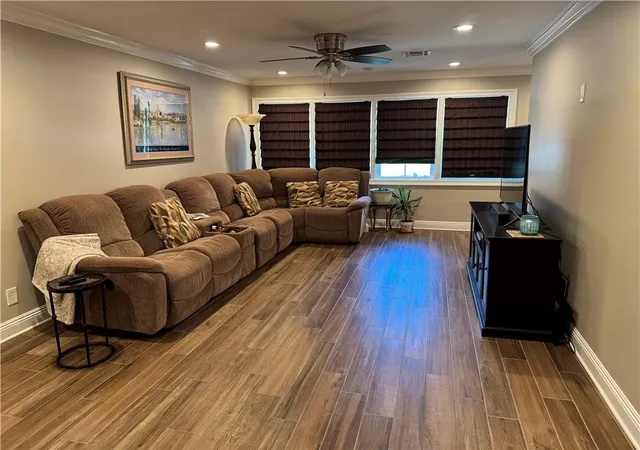 Photo 3 of Single family home for sale at 576 Smith Dr, Metairie, LA 70005 | MLS# 2556543 | Listing updated on 2026-08-26