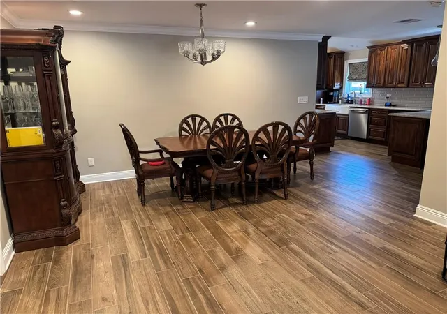 Photo 4 of Single family home for sale at 576 Smith Dr, Metairie, LA 70005 | MLS# 2556543 | Listing updated on 2026-08-26