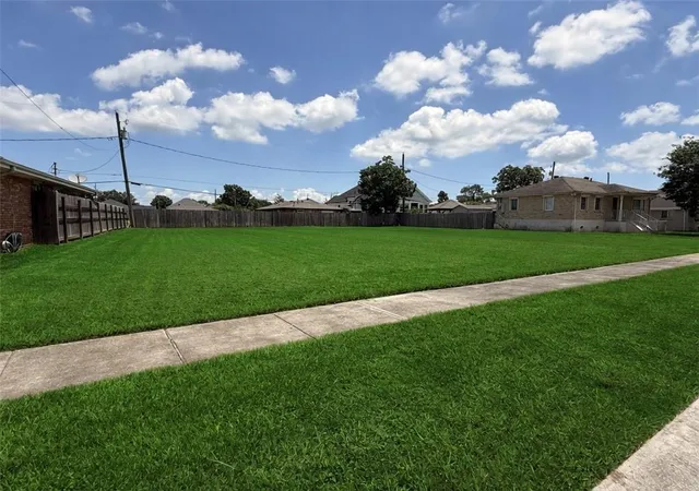 2nd image of 321 Llama Dr, Arabi, LA 70032 | MLS# 2556734